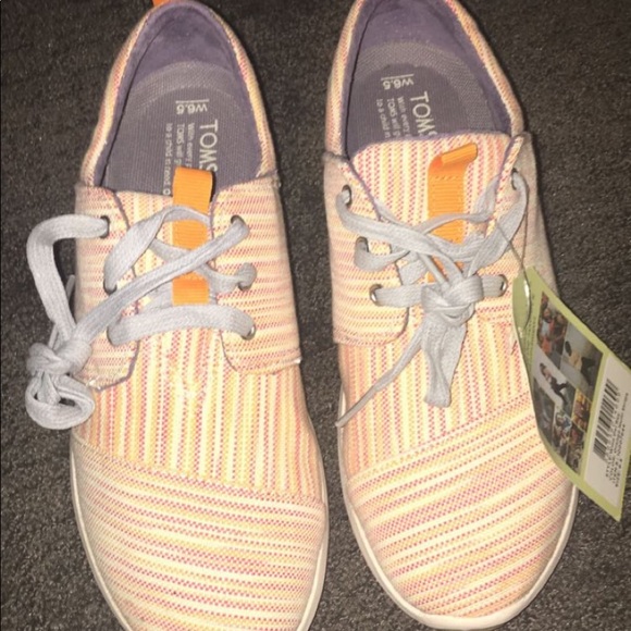 Brand new Toms ❗️make an offer! - Picture 3 of 4